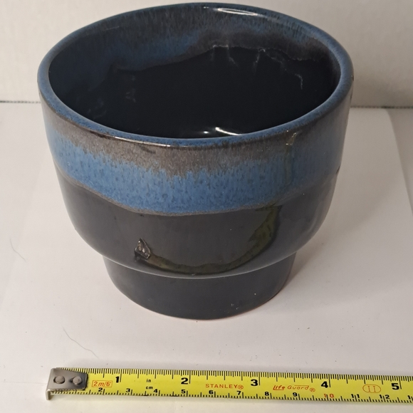 Two-tone Ceramic Planter in Blue. Canada. - Picture 2 of 6
